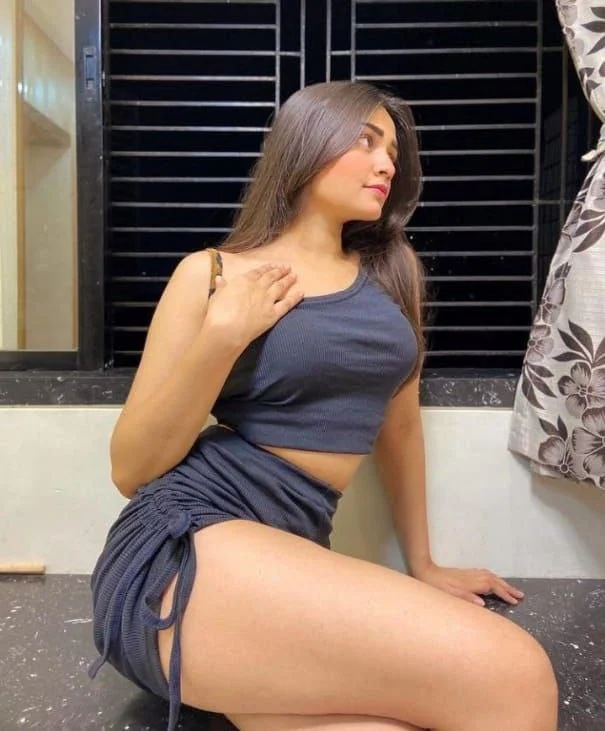 A VIP model escort girl in Kullu waiting to have fun with a man like you.